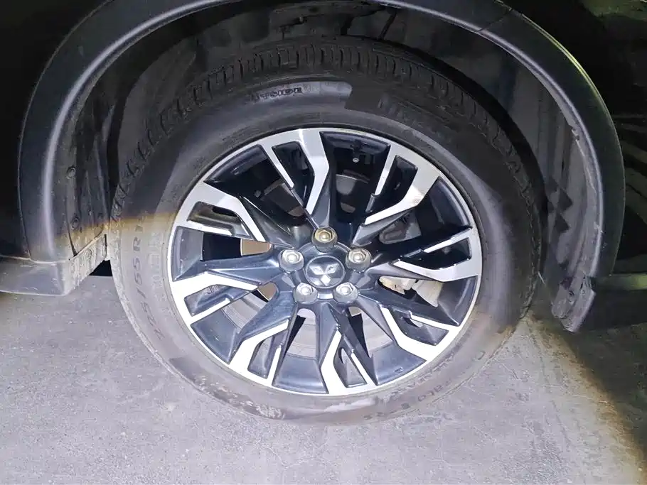 Outlander 2.0 L 2 WD Smooth Enjoyment 7-seat CN-V