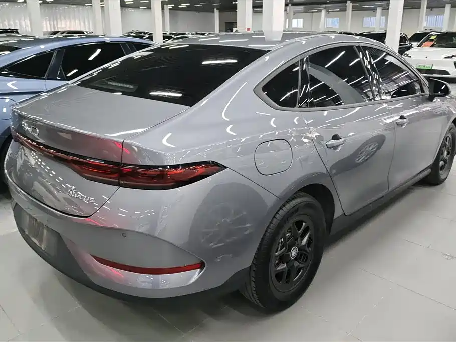 Qin PLUS DM-i Smart Drive 55 KM Leading