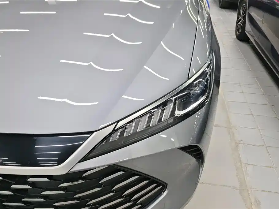 Qin PLUS DM-i Smart Drive 55 KM Leading