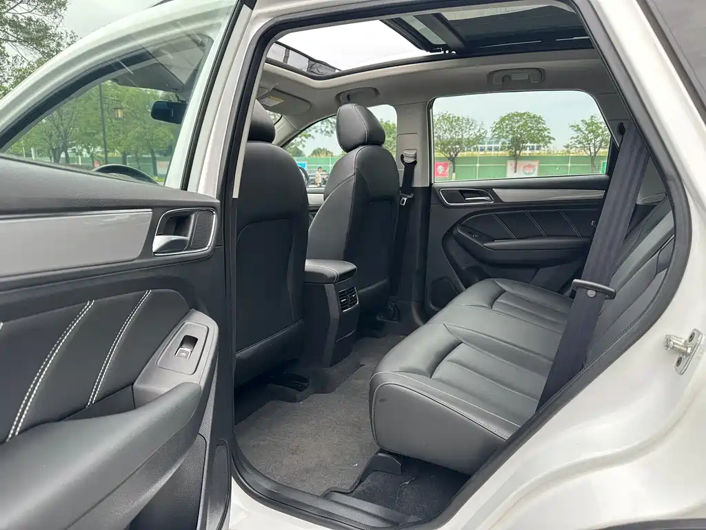 Roewe RX5 20 T Auto 4 G Connected Million