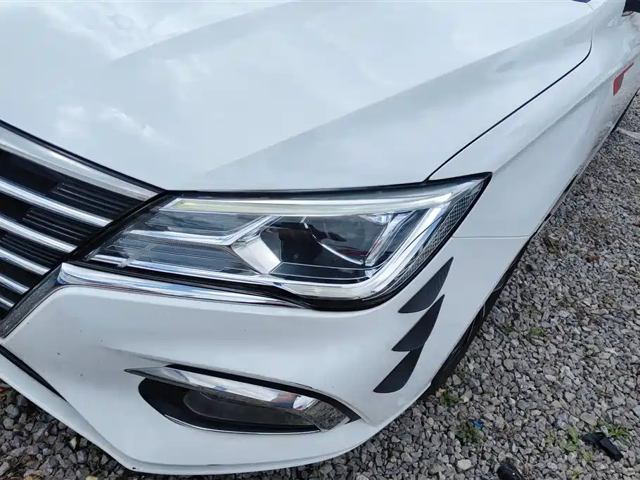 Roewe i5 1.5 L Auto 4 G Connected Leading Luxury Flagship