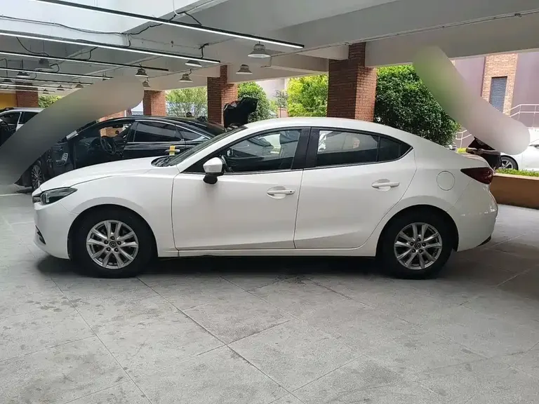 Mazda 3 Axela Sedan 1.5 L Auto Comfort CN-V