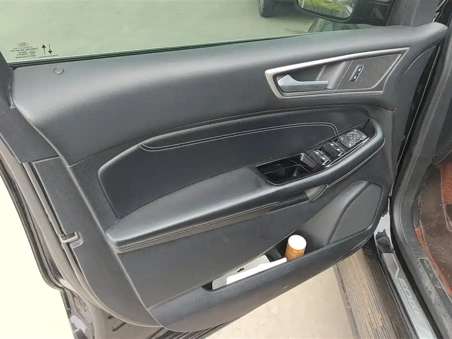 Edge PLUS EcoBoost 245 2 WD Platinum Sharp 5-seat