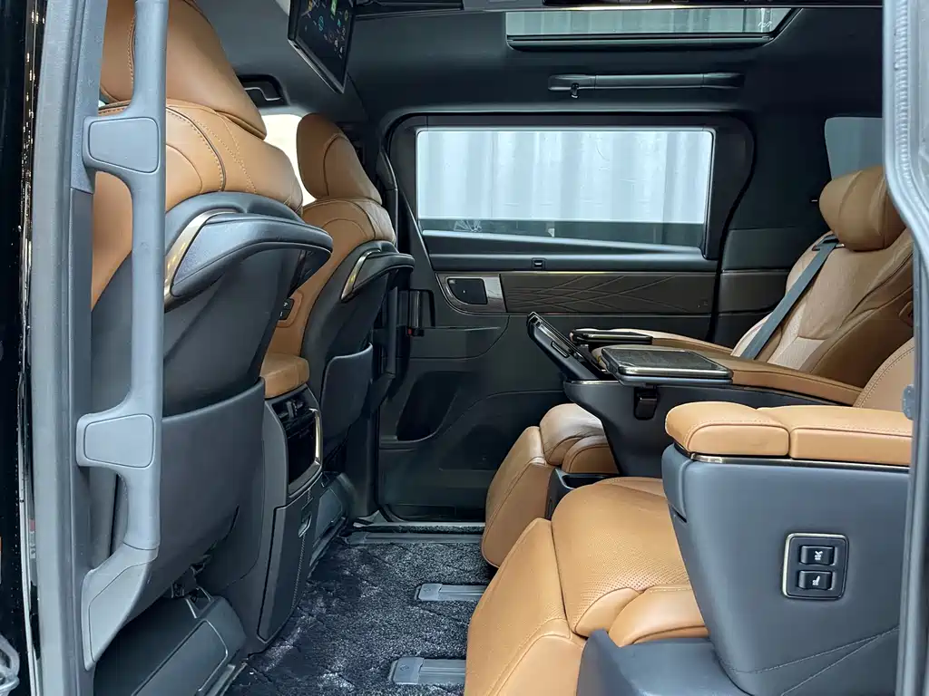 Vellfire Crown Dual Engine 2.5 L Supreme Executive