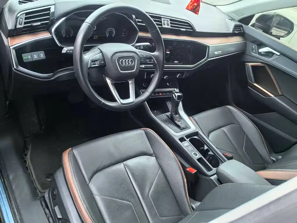 Audi Q3 35 TFSI Fashion Elegant (1.4 T)