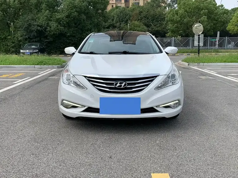 Hyundai Sonata 2.0 L Auto Leading