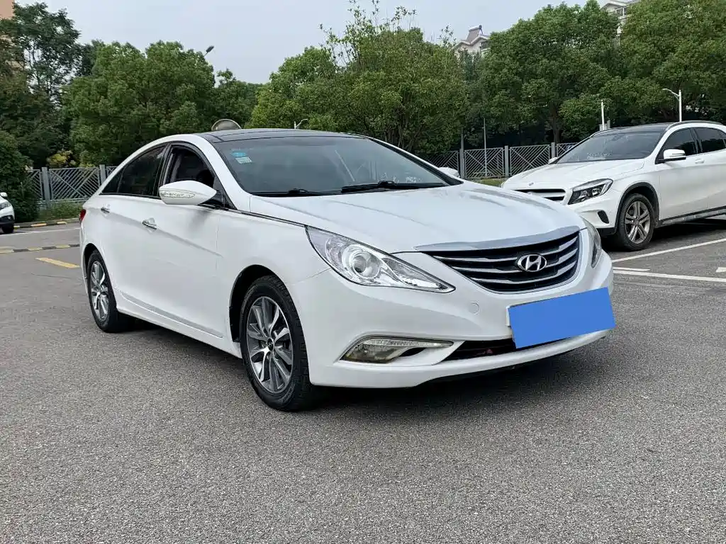 Sonata 2.0 L Auto Leading