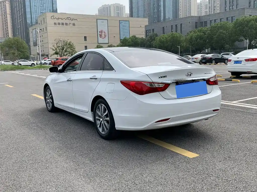 Sonata 2.0 L Auto Leading