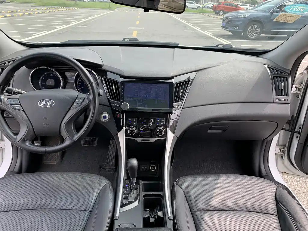 Sonata 2.0 L Auto Leading