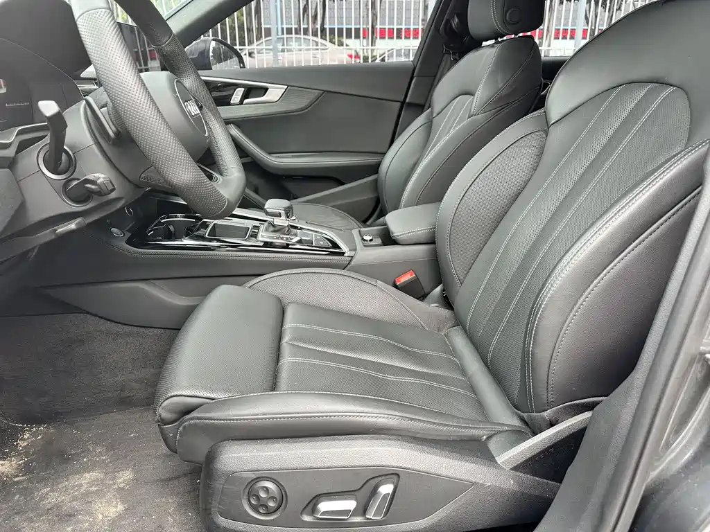 Audi A4 L 40 TFSI Luxury Dynamic