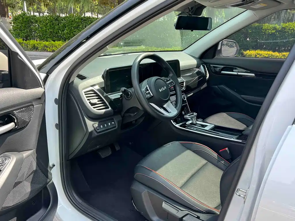 Seltos 1.5 L CVT Luxury