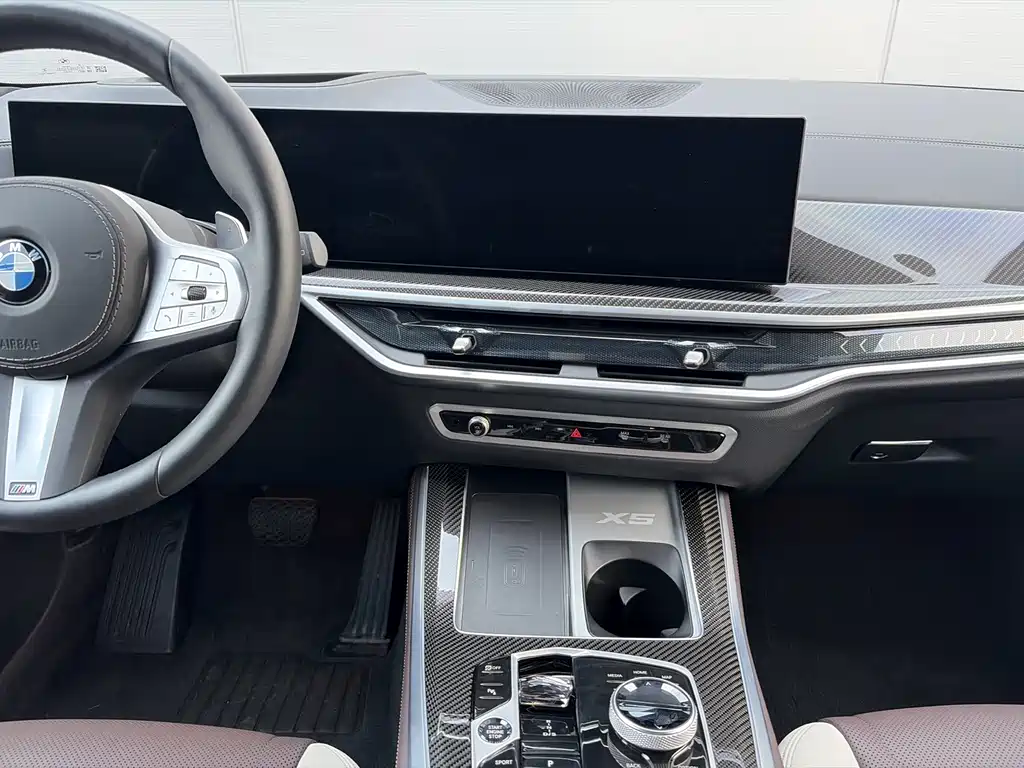 BMW X5 xDrive 40 Li M Sport Night Package