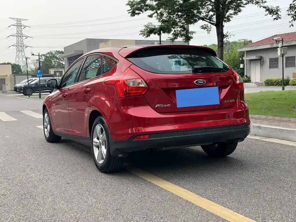 Focus Hatchback 1.6 L Auto Style