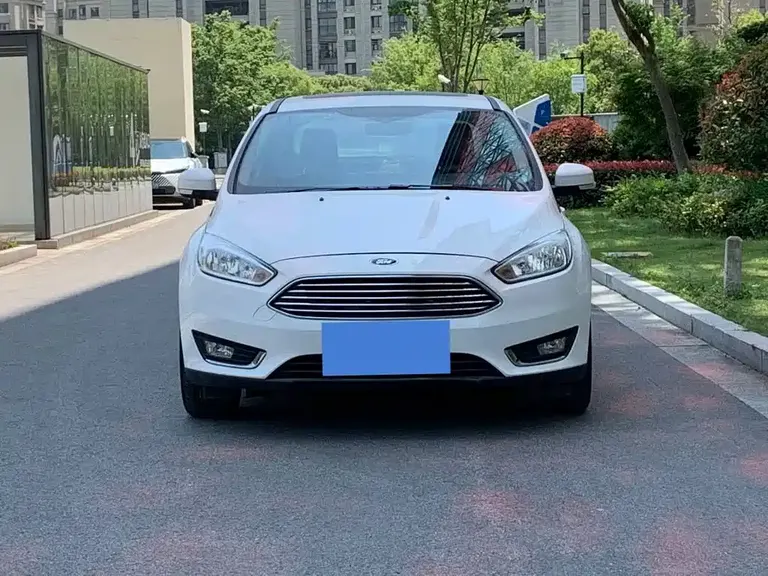 Ford Focus Sedan 1.6 L Auto Style Smart Travel