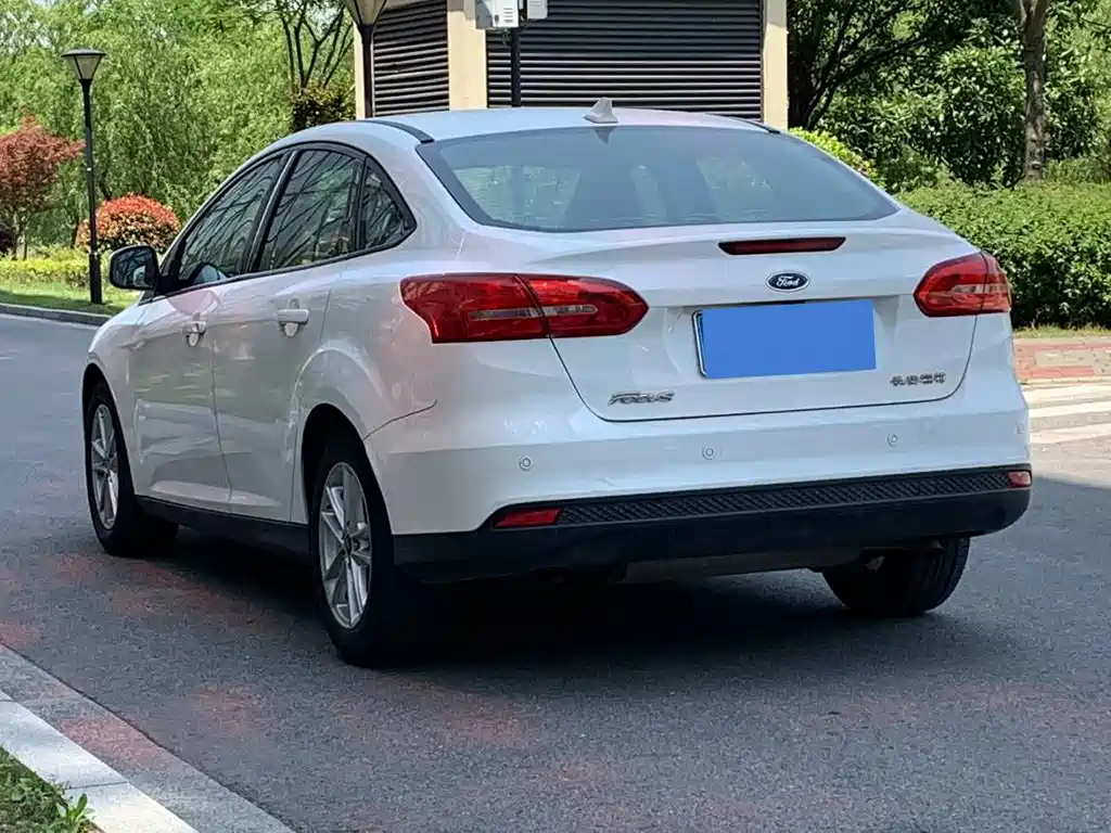 Focus Sedan 1.6 L Auto Style Smart Travel