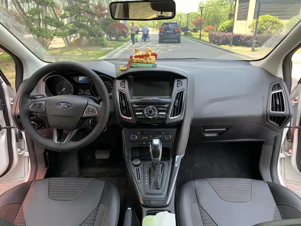 Focus Sedan 1.6 L Auto Style Smart Travel