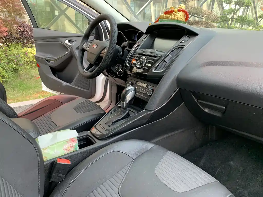 Focus Sedan 1.6 L Auto Style Smart Travel