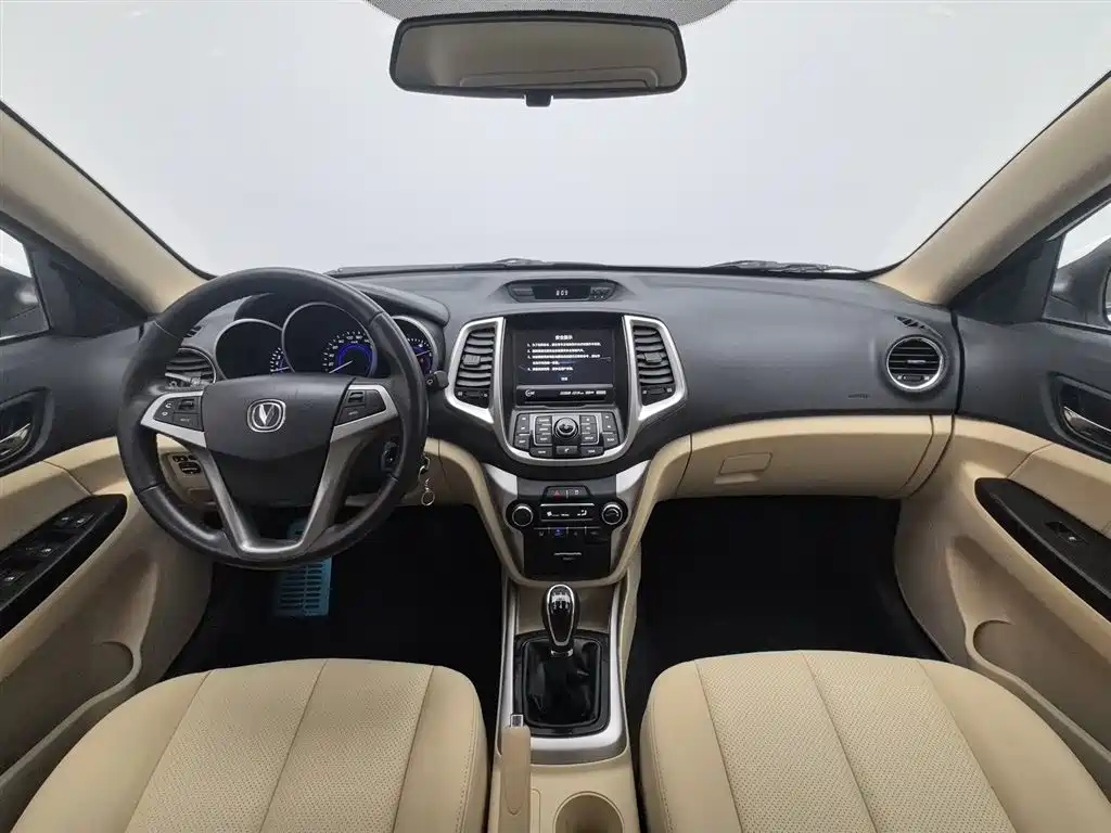 Eado 1.6 L Manual Luxury CN-V