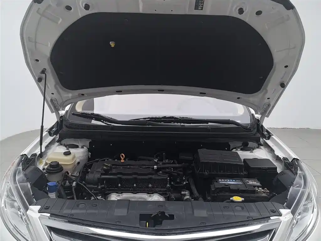 Eado 1.6 L Manual Luxury CN-V