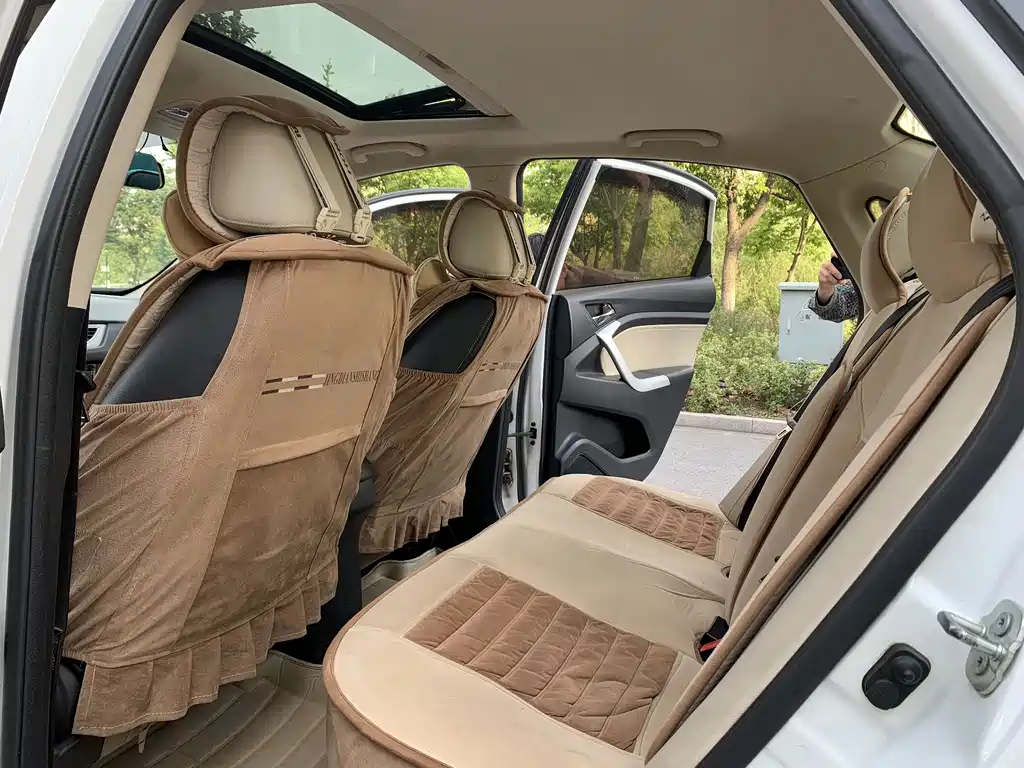 Yuexiang V7 悦翔V7 2015款 1.6 L 自动乐享型 国IV