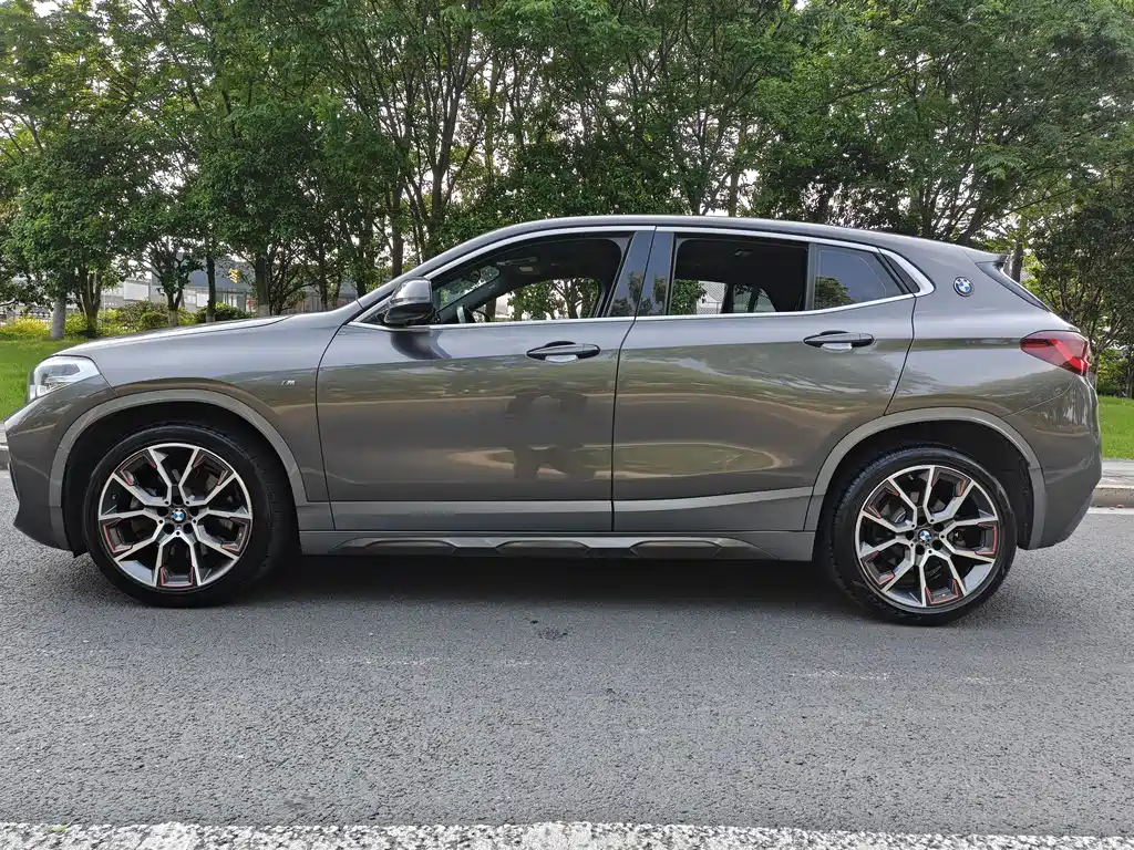 BMW X2 sDrive25 i Sharp Edge