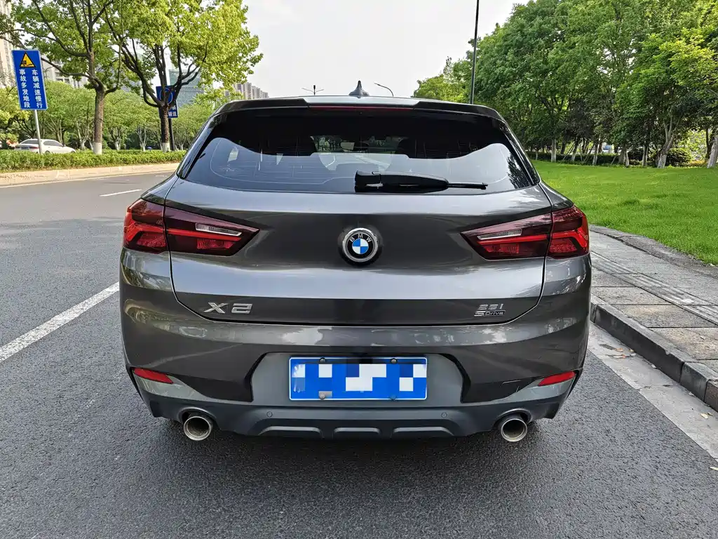 BMW X2 sDrive25 i Sharp Edge