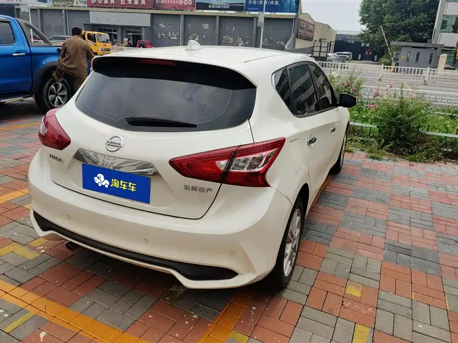 Tiida 1.6 L CVT Smart Travel