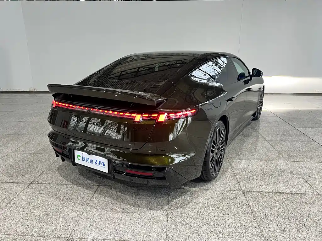 Lynk & Co 10 EM-P 领克10 2025款 240四驱Ultra运动版