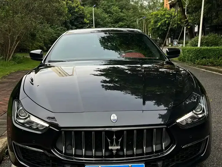 Maserati Ghibli 2.0 T GT Sharp Edge