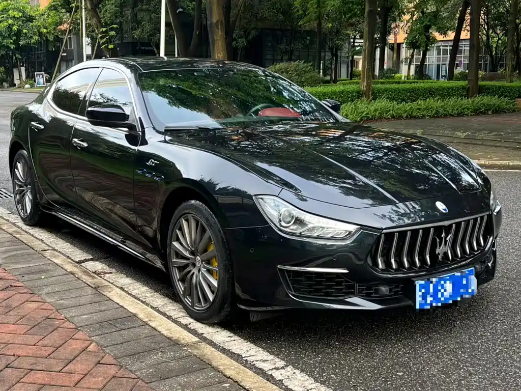 Ghibli 2.0 T GT Sharp Edge