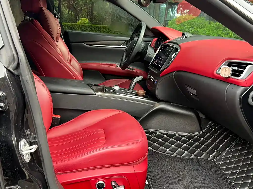 Ghibli 2.0 T GT Sharp Edge