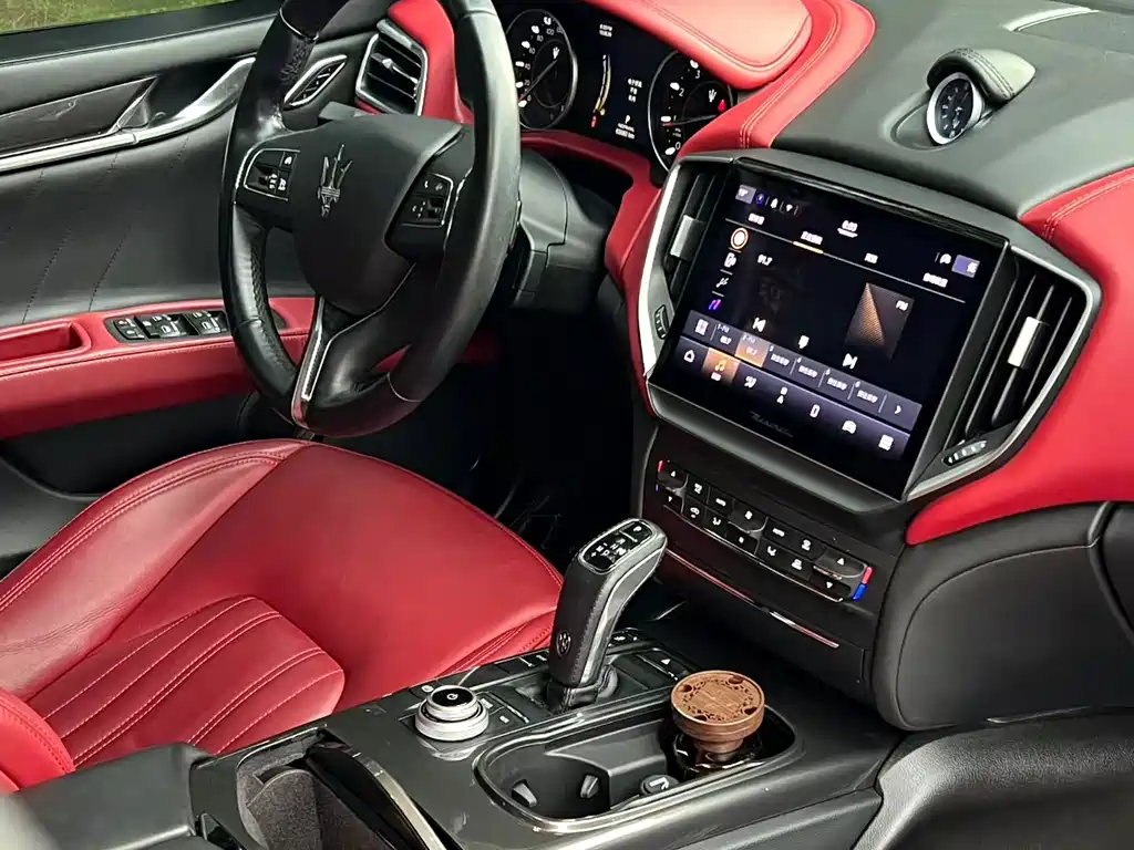 Ghibli 2.0 T GT Sharp Edge