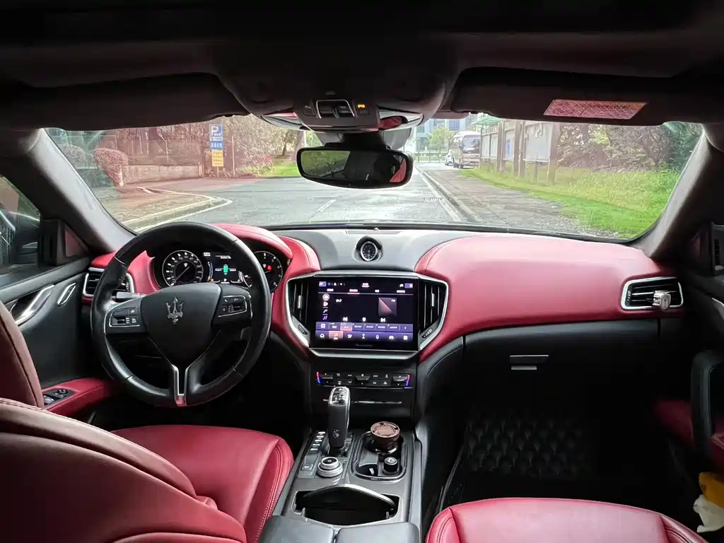 Ghibli 2.0 T GT Sharp Edge