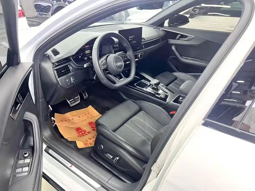Audi A4 L 40 TFSI Luxury Dynamic