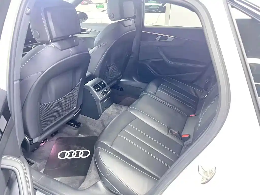 Audi A4 L 40 TFSI Luxury Dynamic