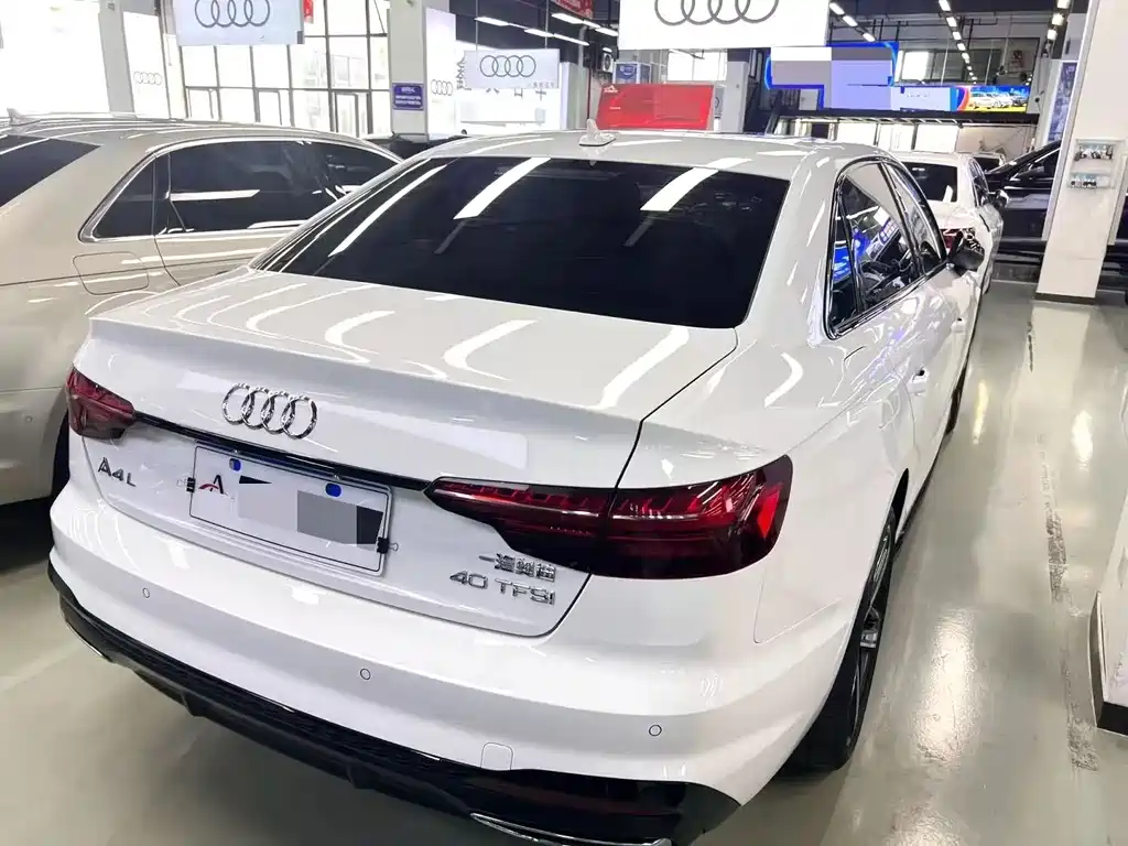 Audi A4 L 40 TFSI Luxury Dynamic