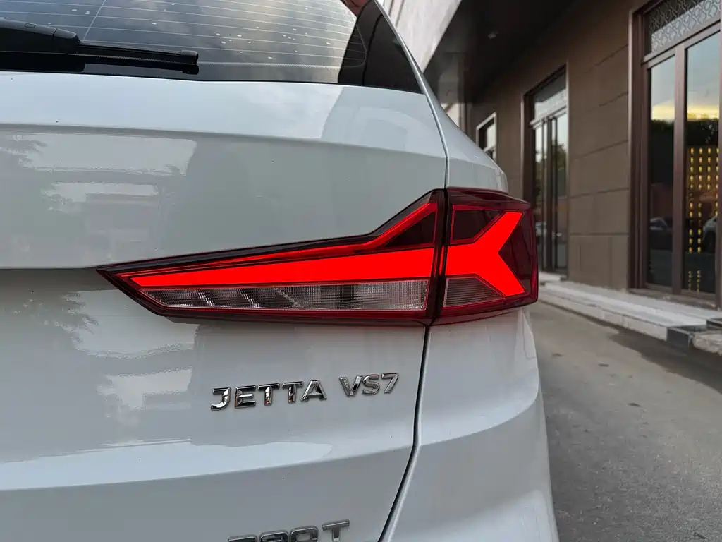 Jetta VS7 280 TSI Auto Progressive