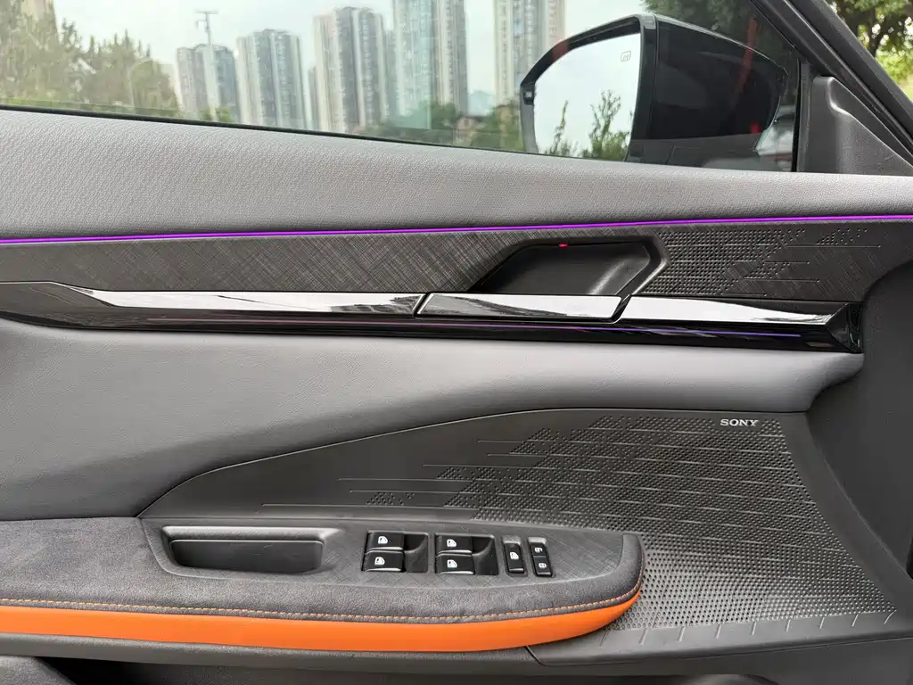 Changan UNI-V 2.0 T Leading Speed