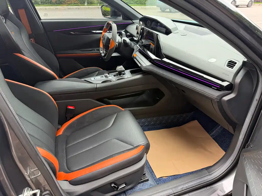 Changan UNI-V 2.0 T Leading Speed