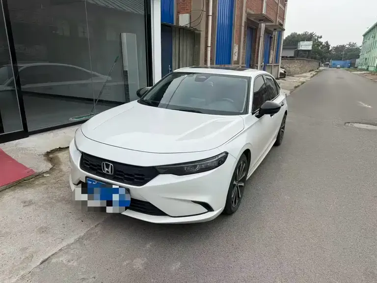 Honda Integra 240 TURBO CVT Phantom Night · Tech