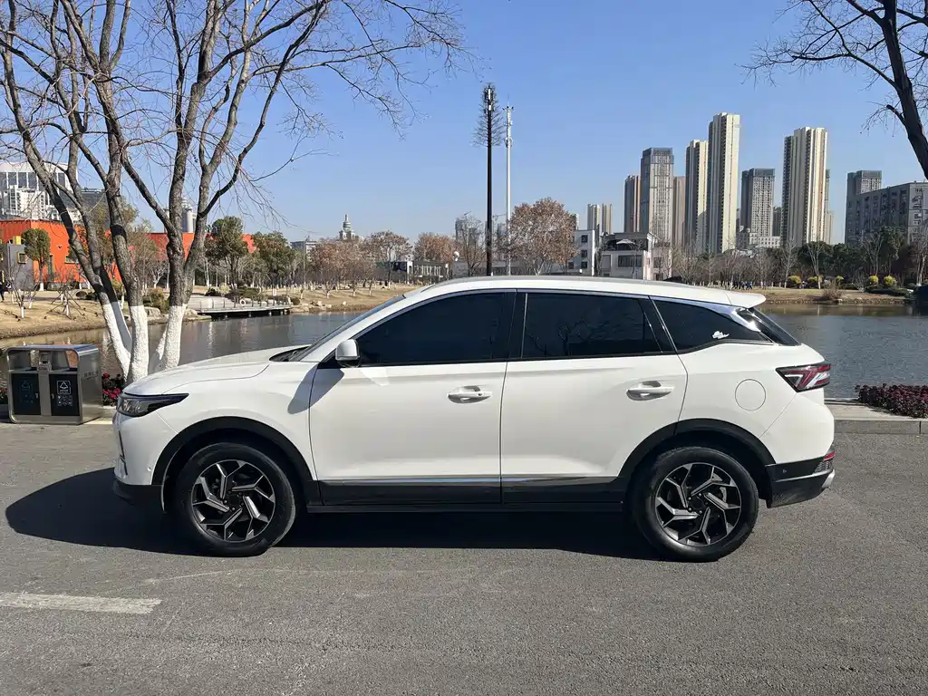 Dongfeng Fengshen AX7 PRO 1.6 T Auto Smart Drive