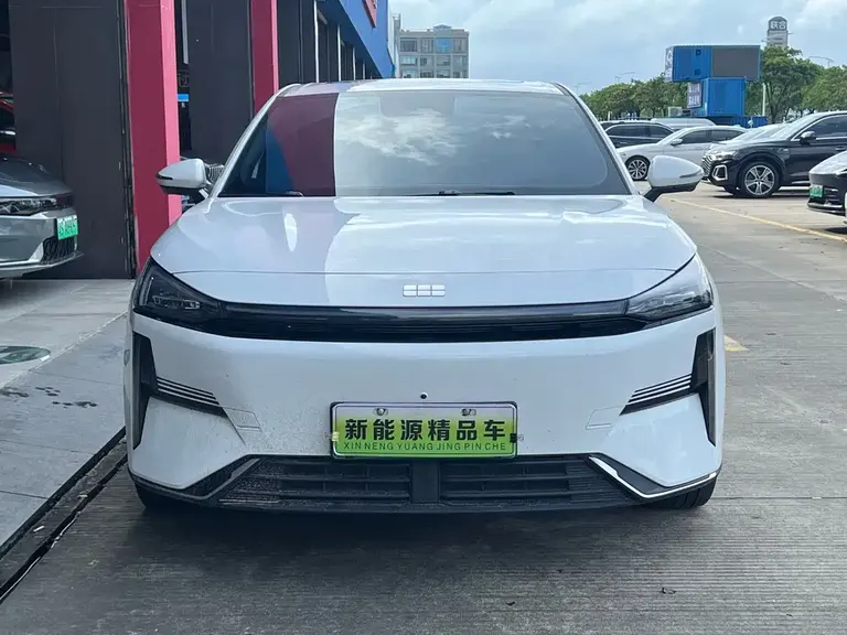 Geely Galaxy L6 EM-i 140 km Explorer +