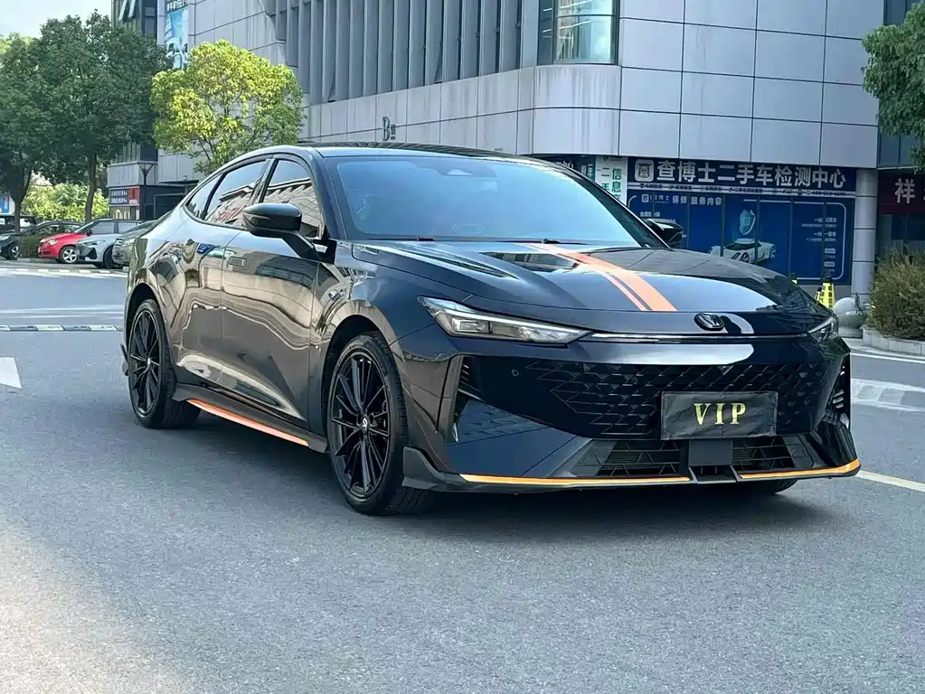 Changan UNI-V 1.5 T Distinguished Sport