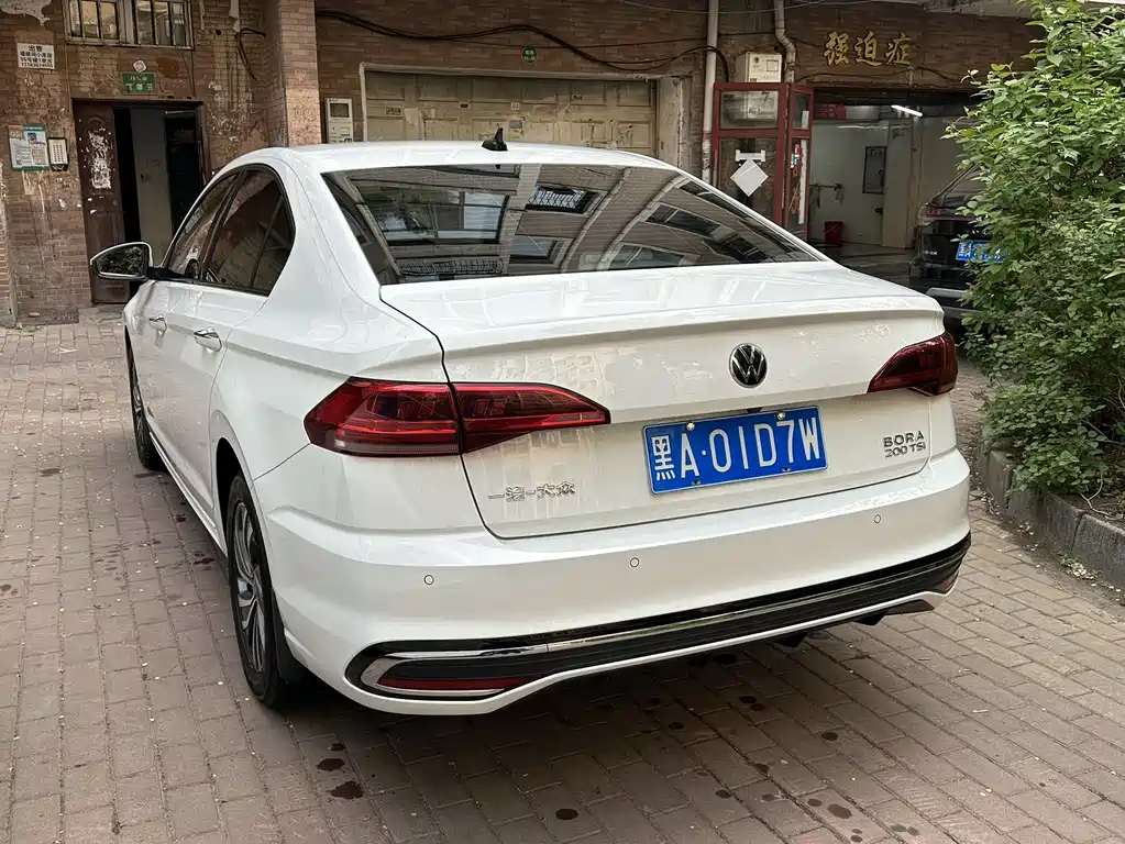 Bora 200 TSI DSG Smart Travel