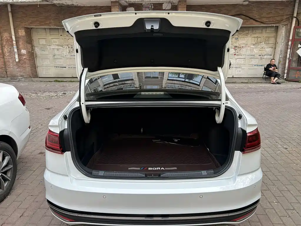Bora 200 TSI DSG Smart Travel