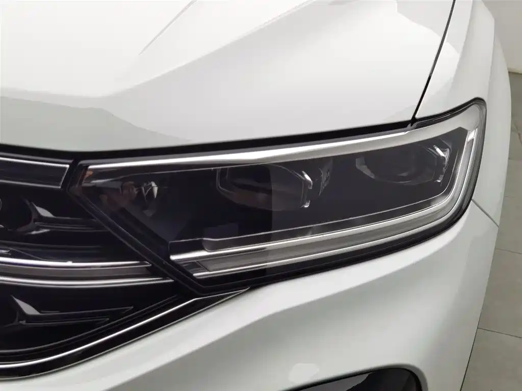 T-ROC Facelift II 300 TSI DSG 2 WD Starlight