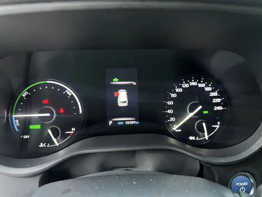 Granvia 2.5 L Hybrid Distinguished PLUS