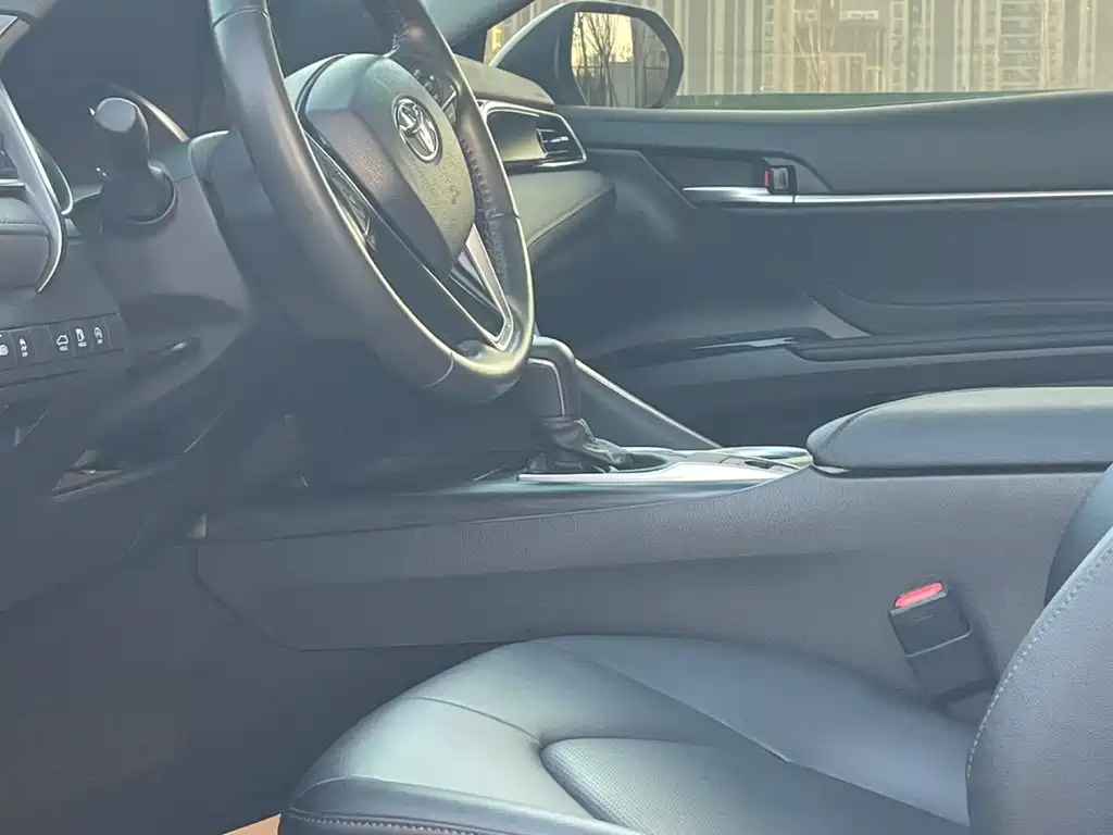 Camry 2.0 G Luxury