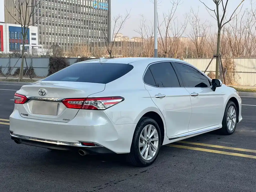 Camry 2.0 G Luxury