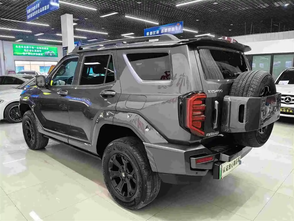 Tank 400 NEV Hi4-T Offroad